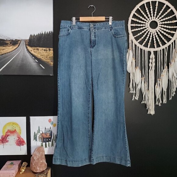 VINTAGE Super Flared Wide Leg Lightwash Denim Jean - Picture 5 of 8